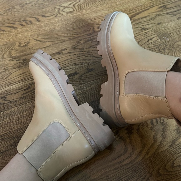 Madewell Leather Mariam Chelsea Boots Like New 8 - Picture 3 of 9